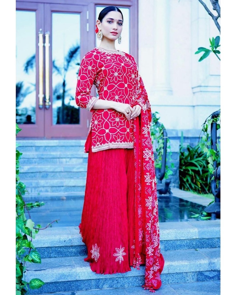 Post wedding dinner/ dawat outfit Inspo for newly wed bride | Pakistani wedding  outfits, Indian designer outfits, Pakistani dresses