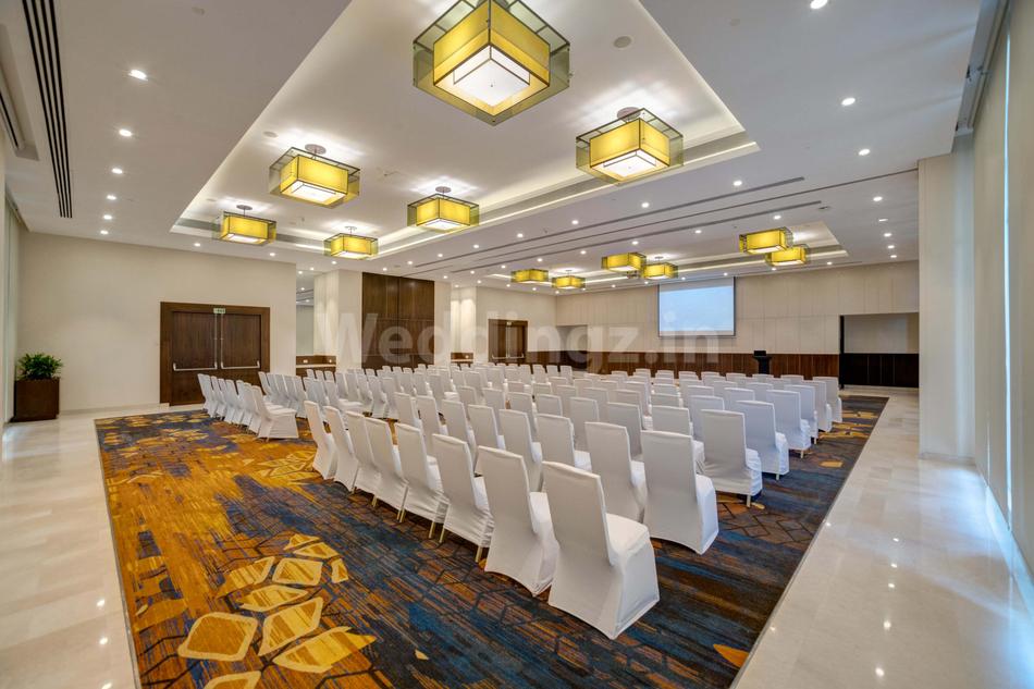 courtyard-by-marriott-surat-hazira-surat-banquet-hall-wedding-lawn