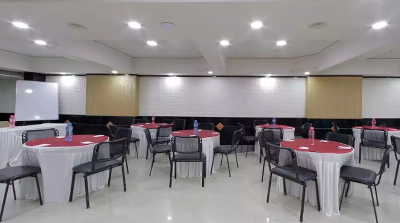 Hotel Summit, C G Road Hotel Summit