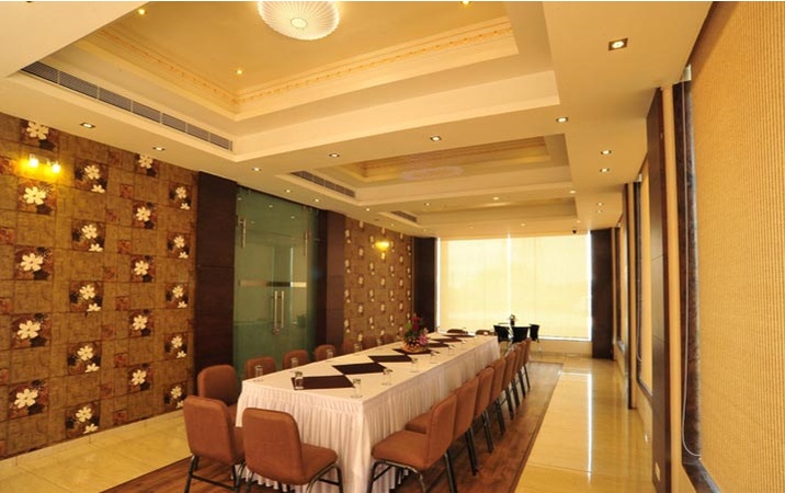 Le Tokyo Hotel, Sanand Le Tokyo Hotel