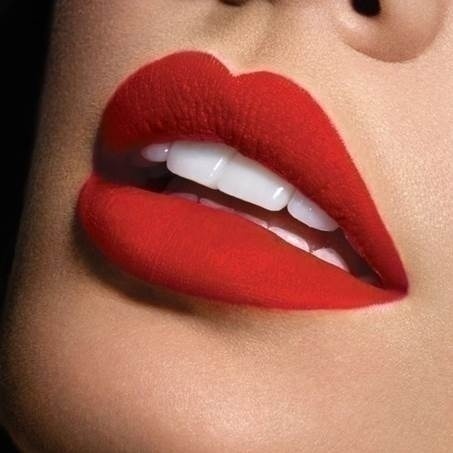 Bold red lip with natural / minimal face make up.