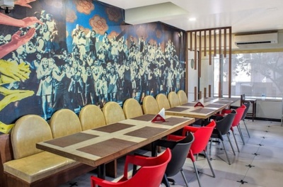 Collection O 30100 Deccan 8