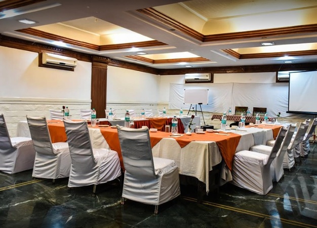 Hotel Blooms and Resorts, Bani Park Hotel Blooms and Resorts