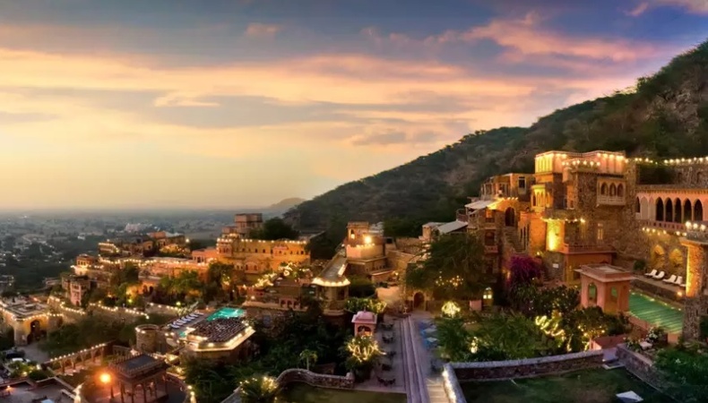 Neemrana Fort Palace, Neemrana Neemrana Fort Palace