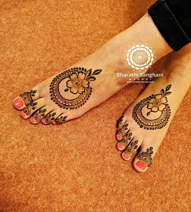 simple mehndi designs for feet