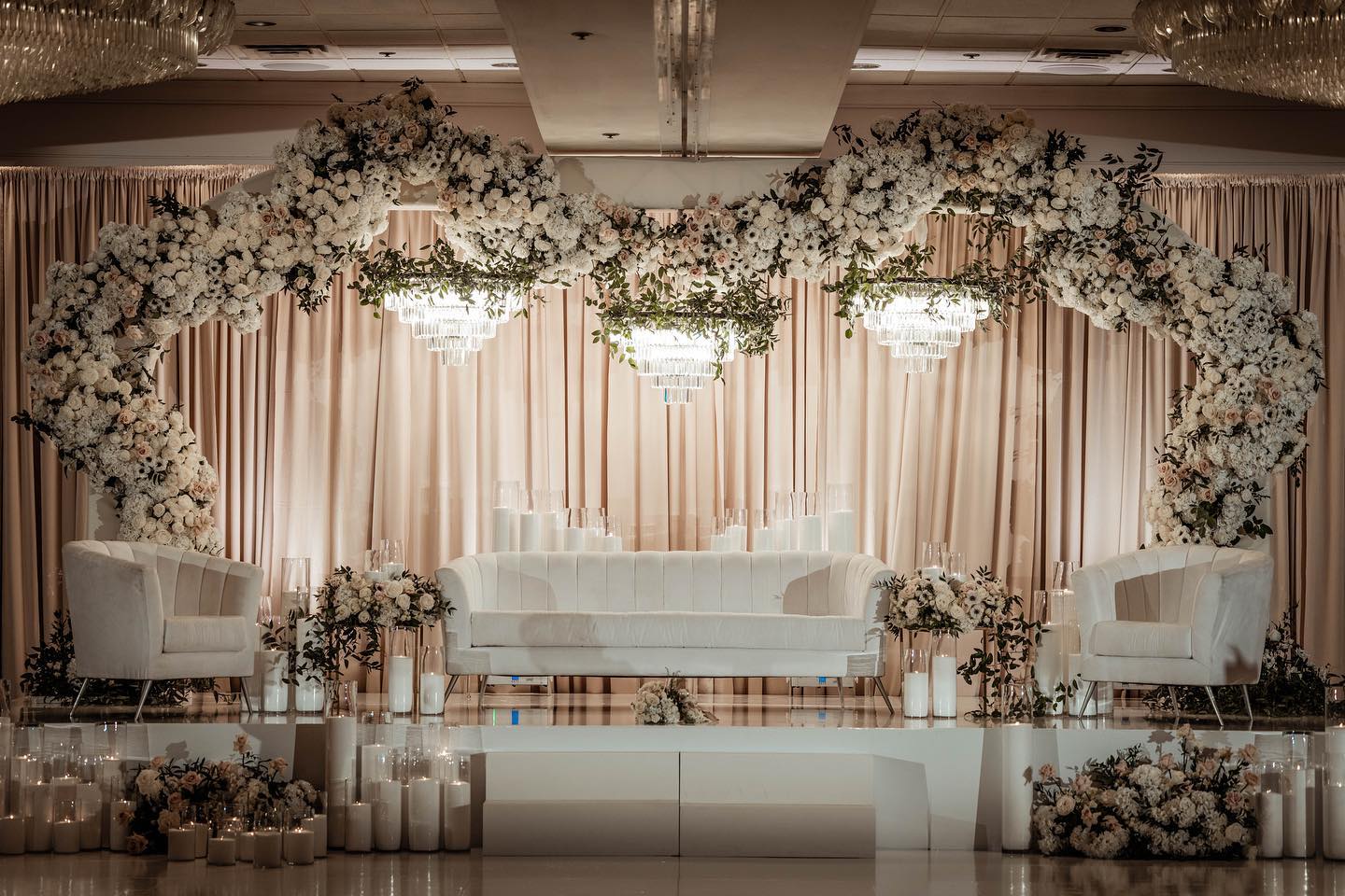 40 Wedding Reception Stage Decoration Ideas to Blow Your Mind Away ...