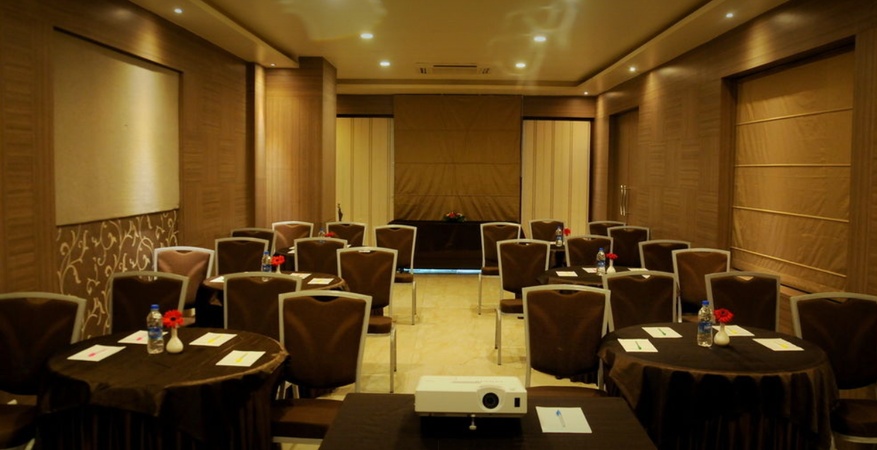 Hotel Madhav International, Agarkar Nagar Hotel Madhav International