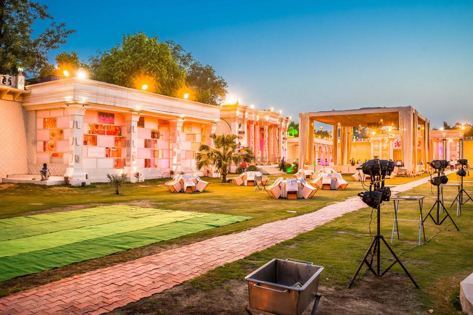 Deewan Palace Bijwasan, Delhi Banquet Hall Wedding Lawn WeddingZ.in