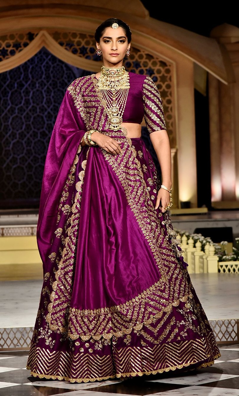 Sonam kapoor hot sale lehenga online