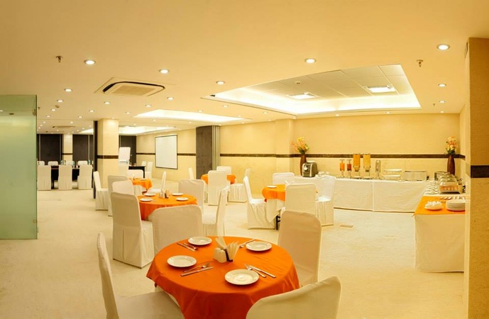 Iris Park Hotel, Safdarjung Iris Park Hotel