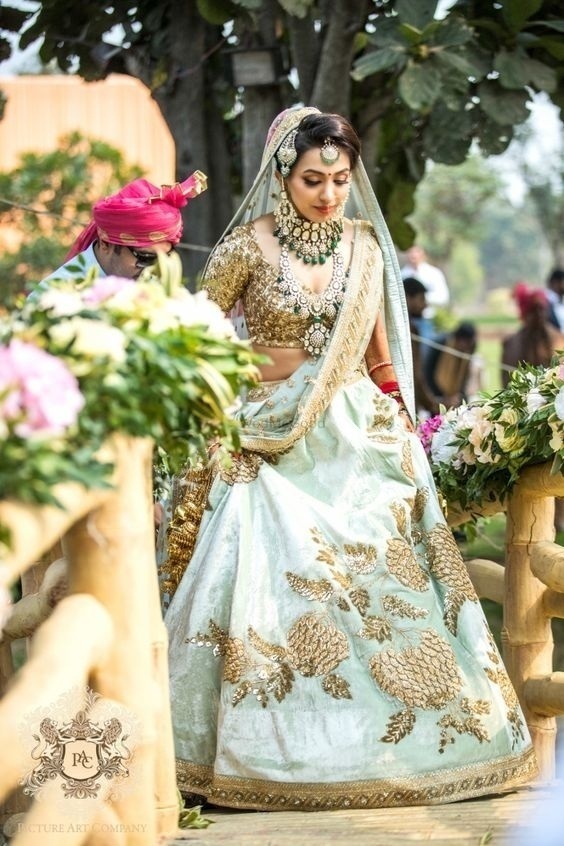 FRENCH BLUE HEAVY EMBROIDERED DESIGNER BRIDAL LEHENGA – zarikaariindia.com