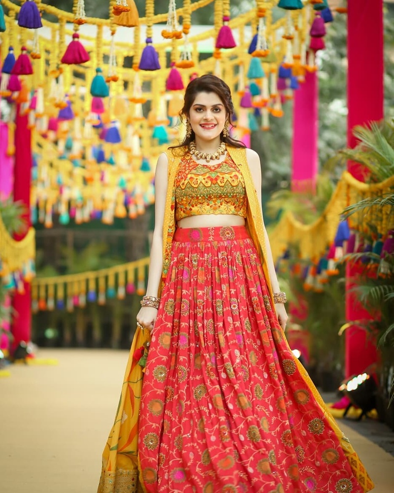 Mehndi lehenga design 2019 hotsell