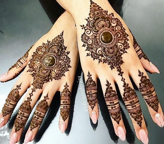 Best Backhand Bridal Mehndi Designs in Trend! | by Betterhalf Wedding |  Medium