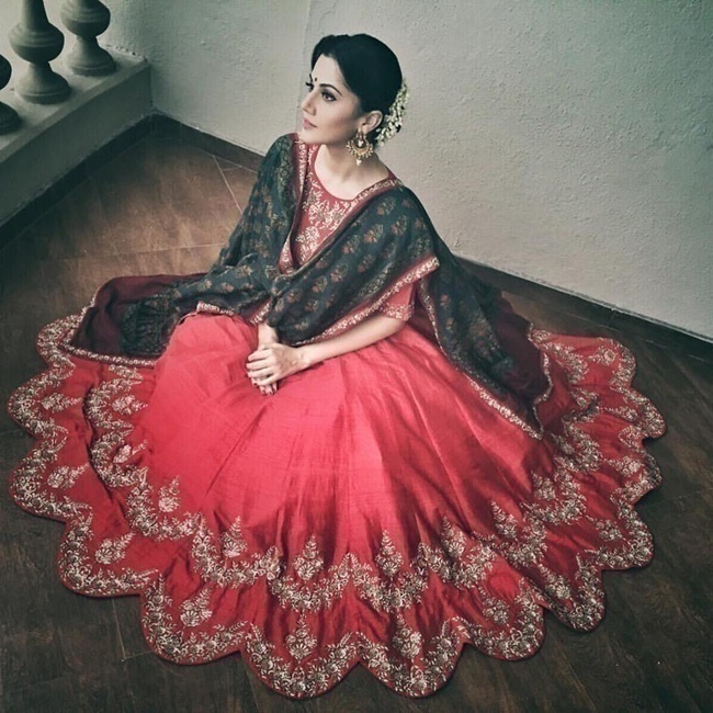 Scalloped Edging or Borders - A New Twist to Indian Bridal Wedding Dresses