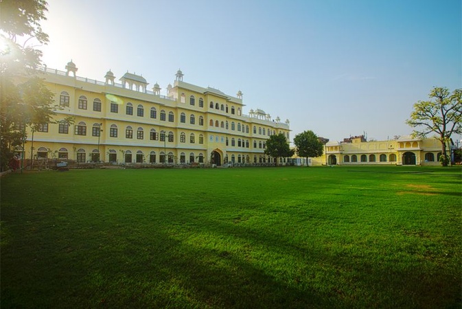 Grand Uniara - A Heritage Hotel, Teen Moorti Crossing Grand Uniara - A Heritage Hotel