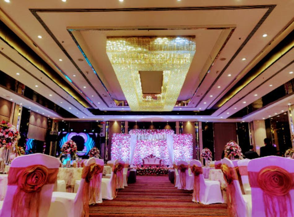Silver Spoons Hotel Vasundhara, Ghaziabad Banquet Hall WeddingZ.in