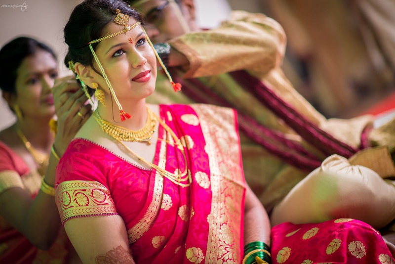 Anuja and Vijay's marriage was held in a cosy indoor space 
