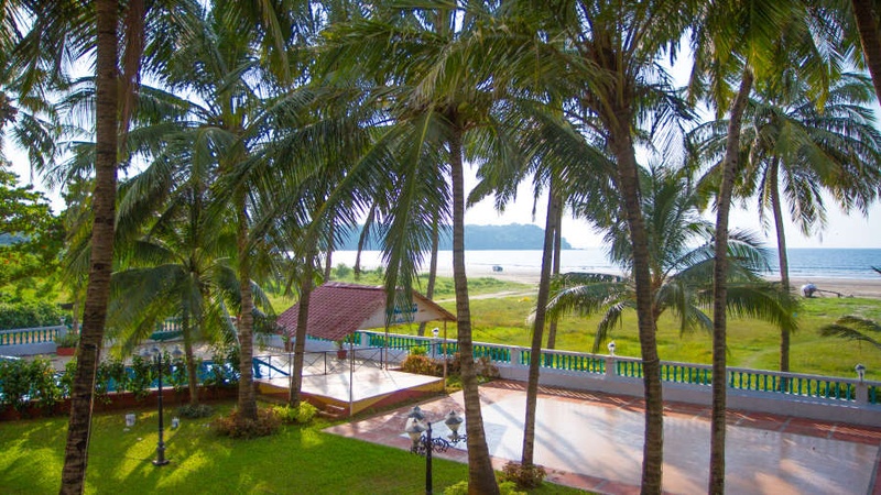 Swimsea Lawns, Dona paula Swimsea Lawns