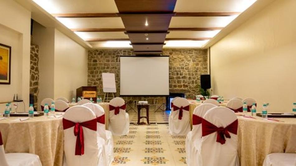 Fort Jadhavgadh Hotel Hadapsar, Pune Banquet Hall Wedding Lawn