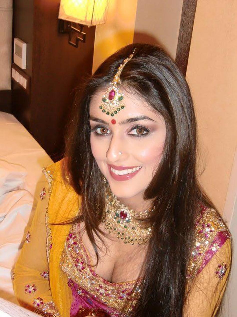 Omorfi Salon, Bridal Makeup Artist in Pune  WeddingZ