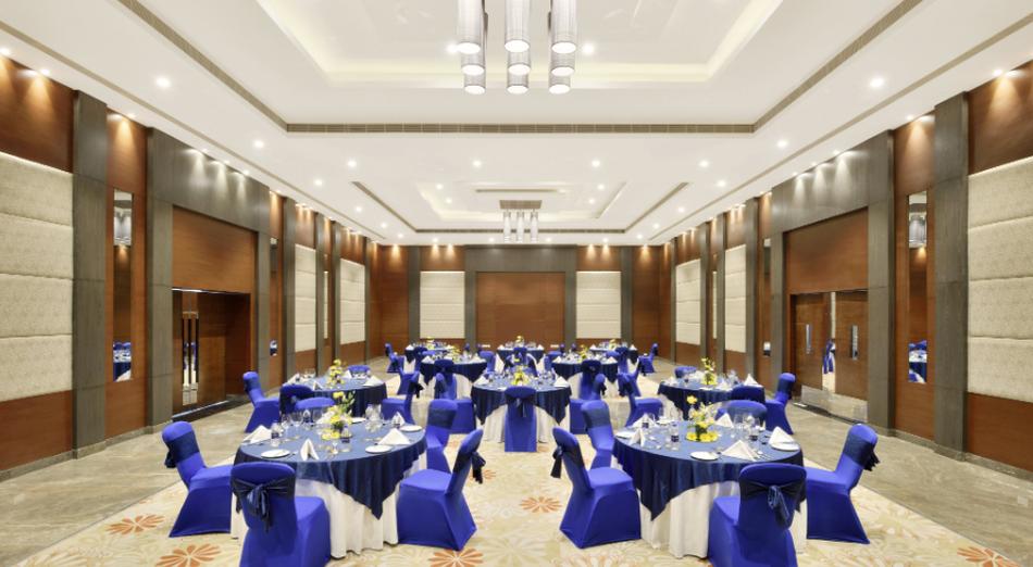Radisson Blu Hinjewadi, Pune Banquet Hall Wedding Lawn WeddingZ.in