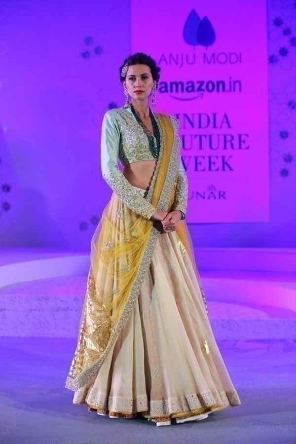 how to ace a designer bridal lehenga look in an inexpensive way anju modi 3