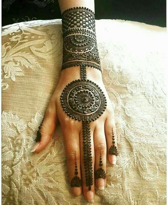 150+ Simple Mehendi Designs for Bridesmaids | Mehndi designs for hands,  Latest simple mehndi designs, Latest mehndi designs