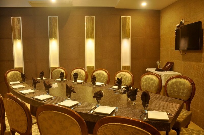 Lalit Fine Dine, Goregaon West Lalit Fine Dine