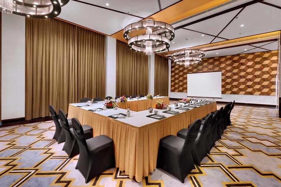 Amanora The Fern Hotels and Club Hadapsar, Pune Banquet Hall