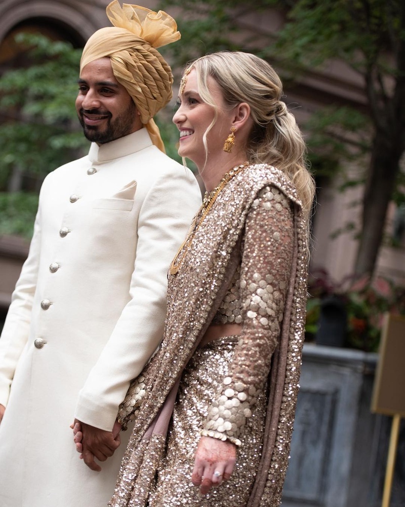 Her muted gold sequinned saree had a gorgeous vintage appeal to it. She paired it with a polki necklace and a simple yet beautiful maang tika!