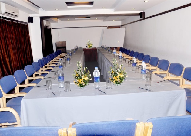 Lakme Executive, Shivajinagar Lakme Executive