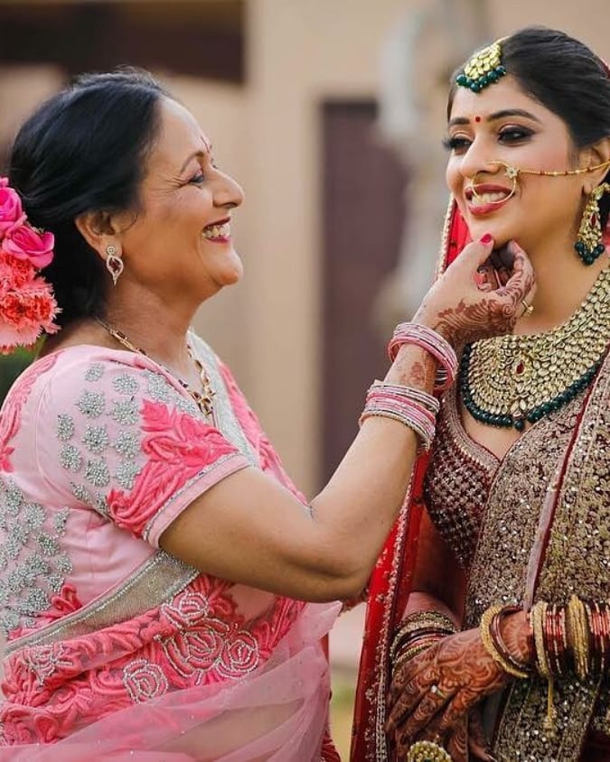 Mother-Daughter Photoshoot Ideas: 9 Tips for Heartwarming Photos