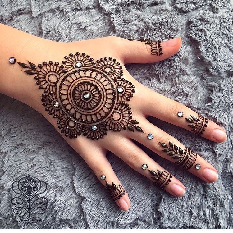 Unique Mehndi Design Ideas Perfect For A Trendy Wedding Look | HerZindagi