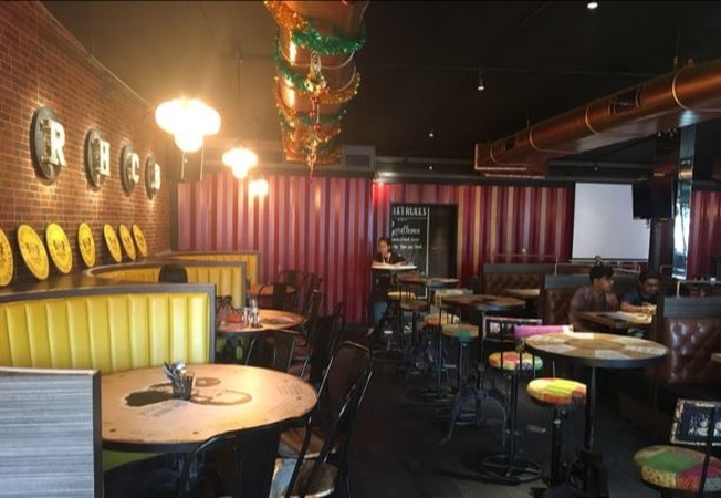 Road House Cafe Bar, Malad West Road House Cafe Bar