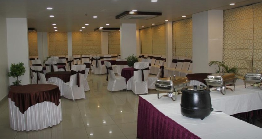 TGI Apple Inn, Nirman Nagar TGI Apple Inn