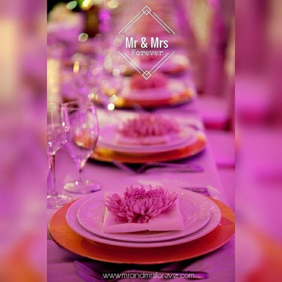 Pink table. Розовая сервировка стола. Красивое накрытие стола в розовых тонах. Сервировка стола в розовых тонах. Праздничная сервировка стола розовая.