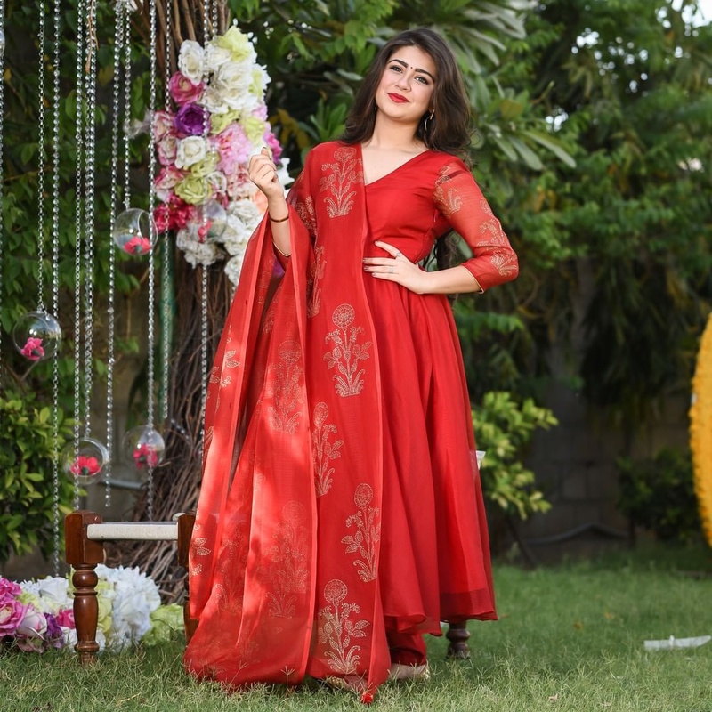 8 Gorgeous Outfit Inspirations for your First Karva Chauth | Bridal ...