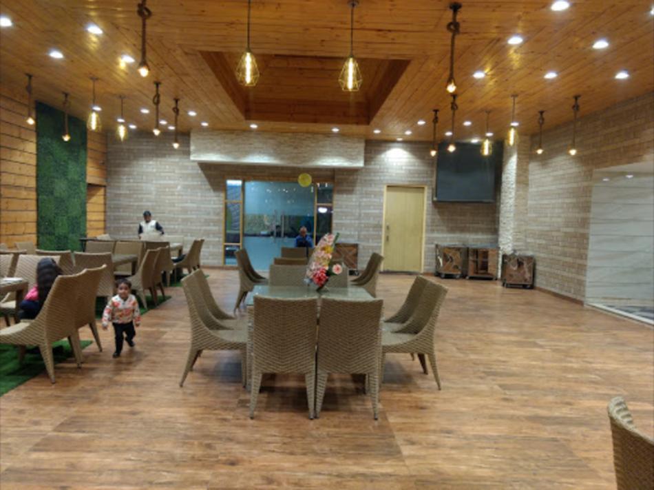 Green Lounge Fusion Banquets Ashok Vihar, Delhi Banquet Hall