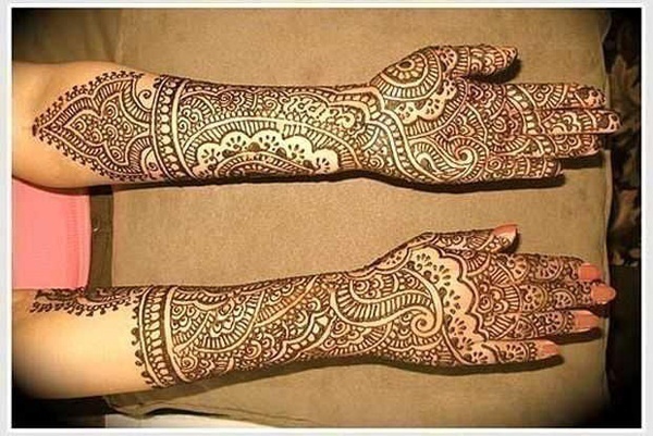 Charmi Gada Mehendi Artist - It's a 2 states Themed Mehendi Design for our  Rajasthani bride and South-Indian Groom 😍💑 . . Highlights being: ♠️Palace  design 🏛️ ♠️Dhol and Shehnai 🪘🎷 ♠️Right