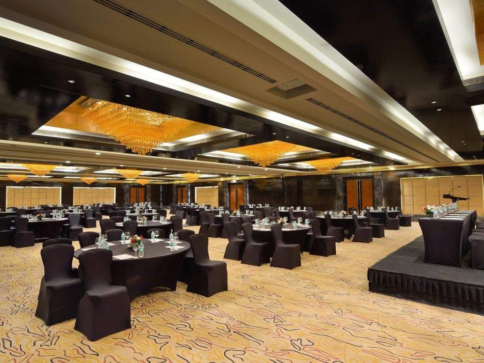 Radisson Blu Kaushambi, Delhi Banquet Hall 5 Star Wedding Hotel