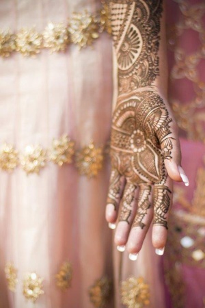 Rooftop Telugu Wedding With A Gorgeous Bride In Gold! | WedMeGood