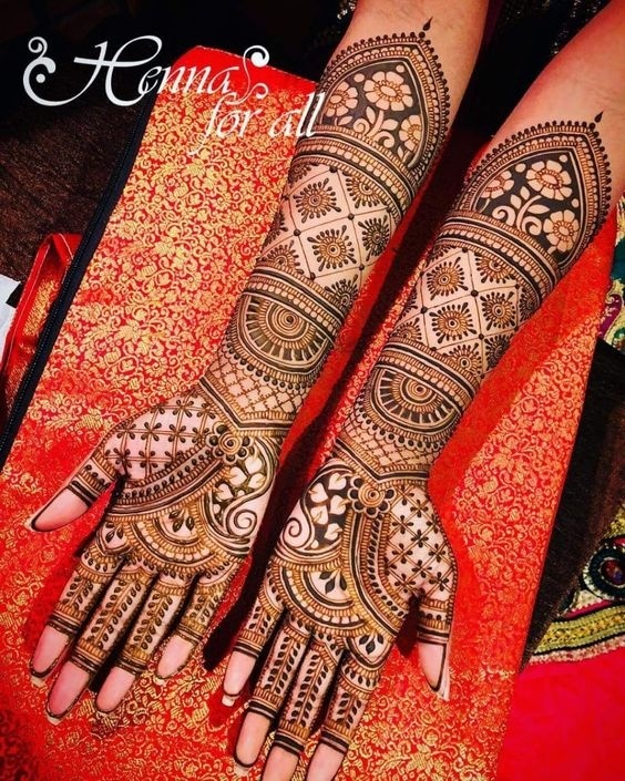 Varshika Mehandi Designs - Grand south Indian traditional mehandi design  with wedding theme for gorgeous bride Ms. Swetha 👰👰👰  #VARSHIKA_MEHANDI_DESIGNS #Mehandi_love #favourite #loveforhenna  #natural_henna🌿🌿🌿 #guranteed_dark_color ...