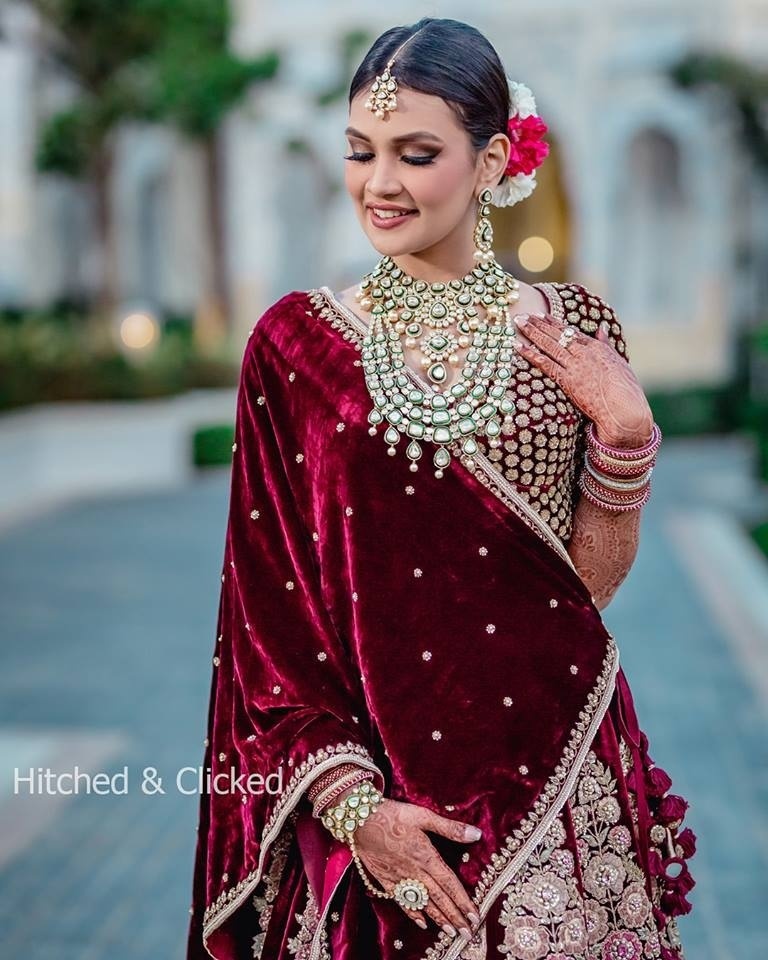 red lehenga matching jewellery