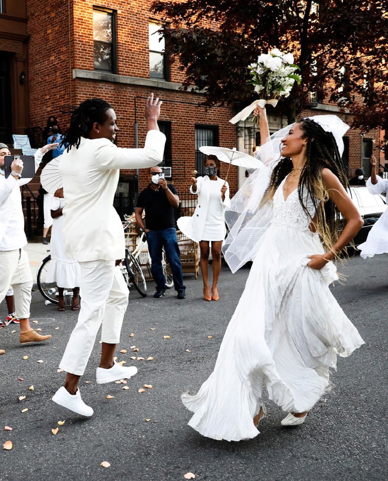 This Crazy Couple Street Dancing is Pure Lockdown Wedding Goals!