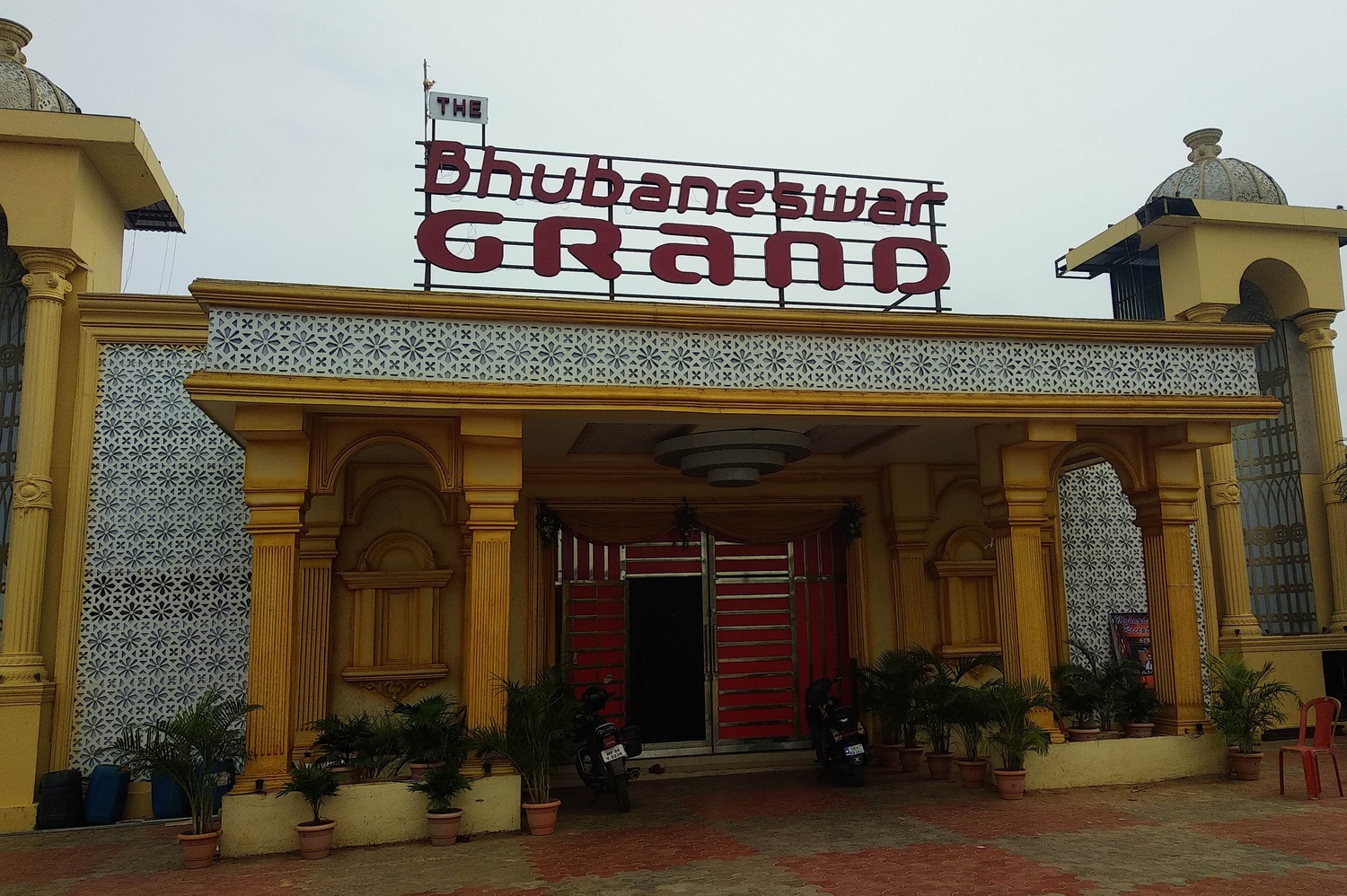 Bhubaneswar Grand Baragarh, Bhubaneswar Banquet Hall WeddingZ.in