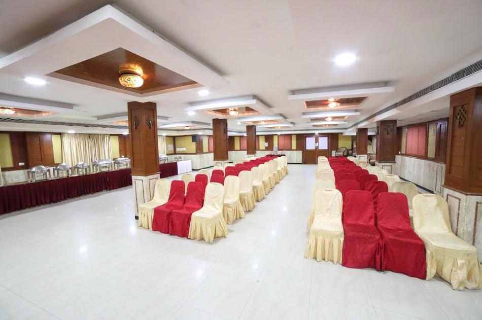 Maple Tree Hotel Vadapalani Chennai Banquet Hall Wedding Hotels In Vadapalani Weddingz