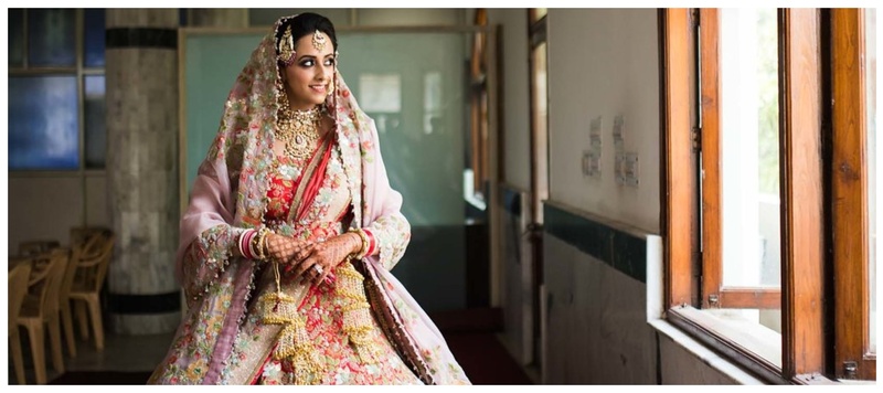 Prithvi & Shreya Delhi : Meet Shreya, a bride who floored us with her customized and unique Anamika Khanna lehenga!