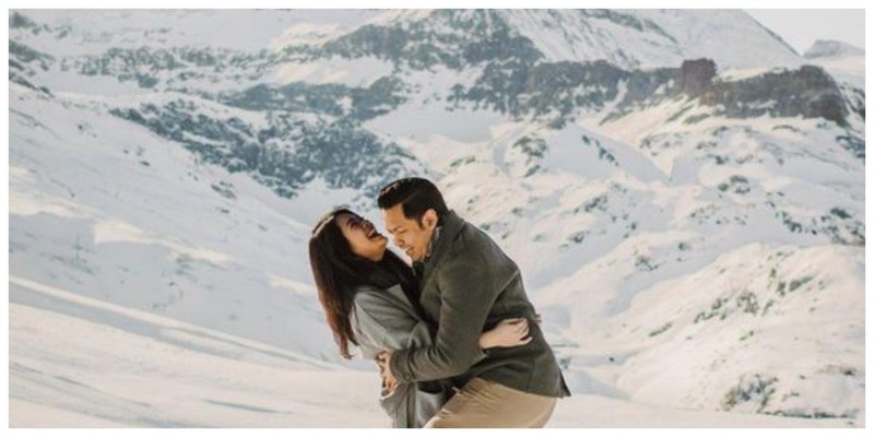 13 Couple Photoshoot Poses to try in the Snow