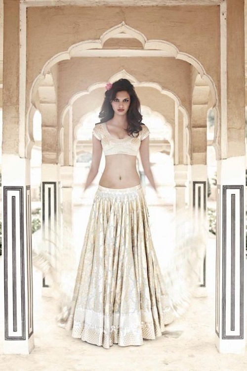 Gorgeous Bridal Lehenga Choli Fashion Guide for the Minimalistic Bride