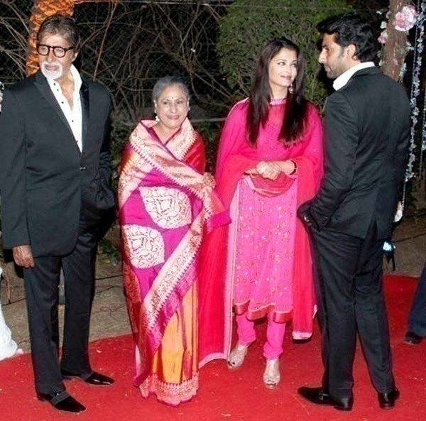 Jaya Bachchan – Light Traditional Look